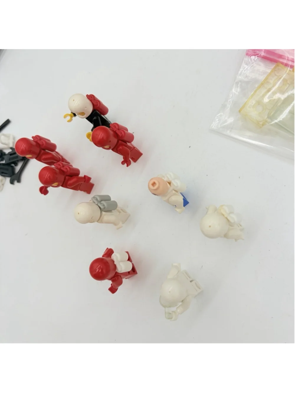 LEGO Classic Space Lot 9 Minifigs 4 Moon Baseplates Roadway LL924 Parts
